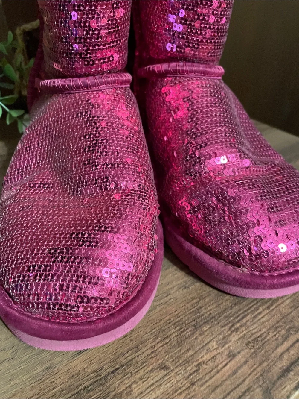 UGG Australia Kids Pink Sequin Classic Short Sherpa lined Boots • Size 4